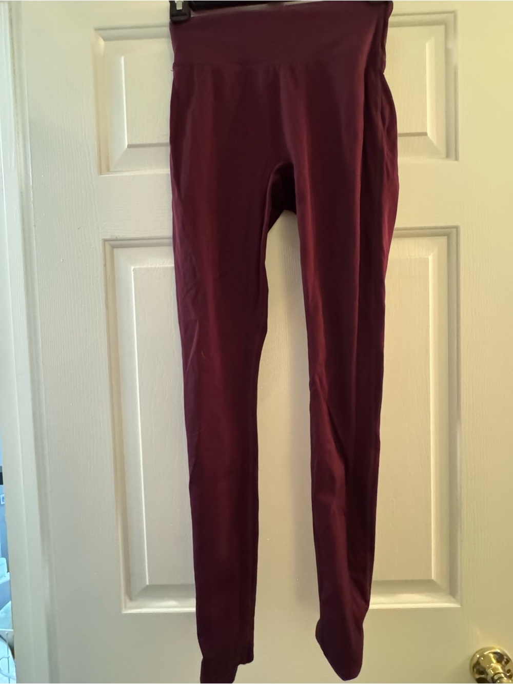 Fabletics Motion365 Leggings with cross cross pocket in the back